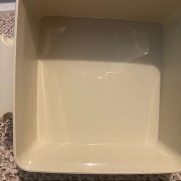 Various Vintage Tupperware Containers, square and pie - Picture 9 of 14